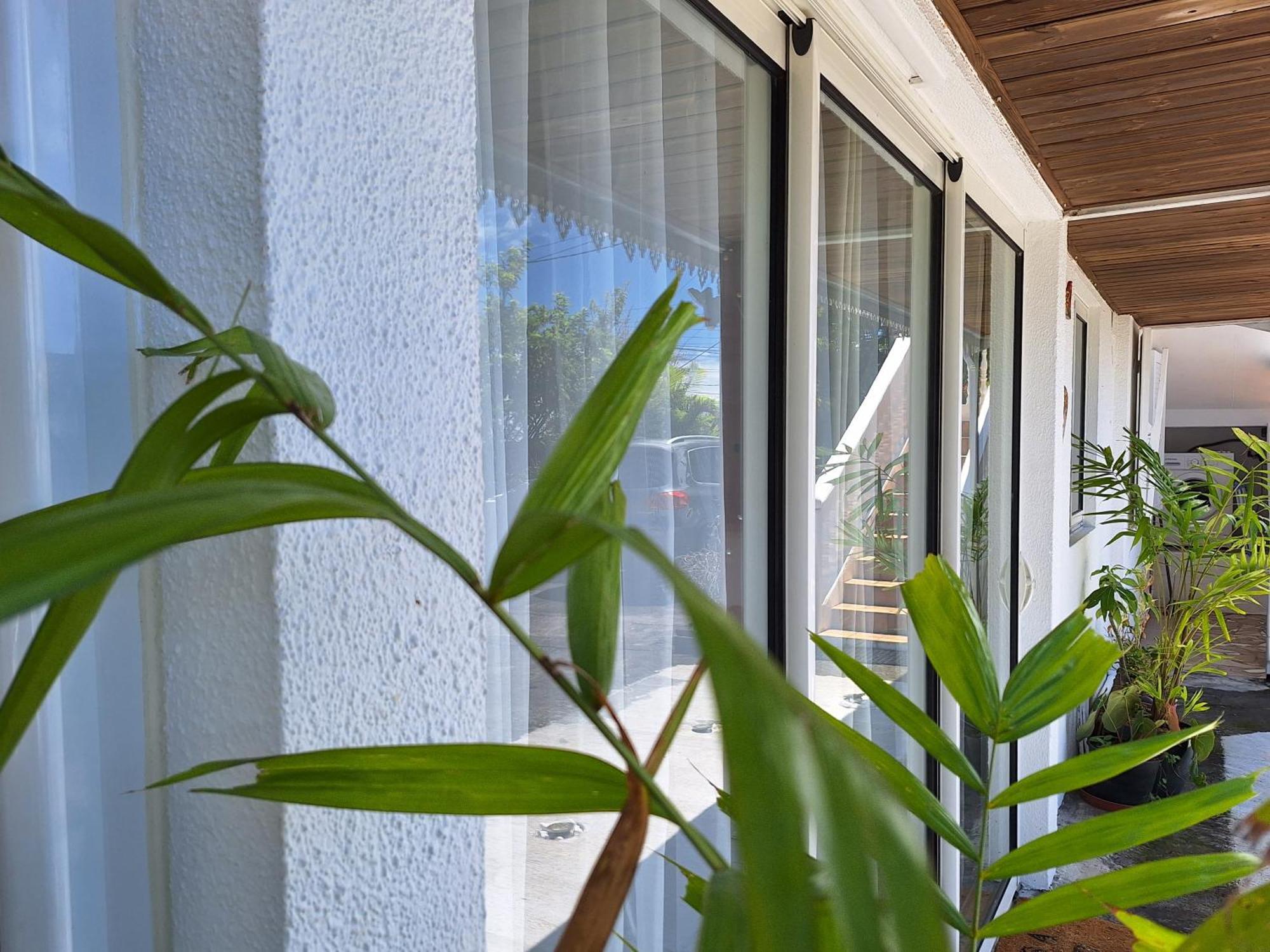 Apartamento Le Cocon De Madana Saint-Joseph Exterior foto